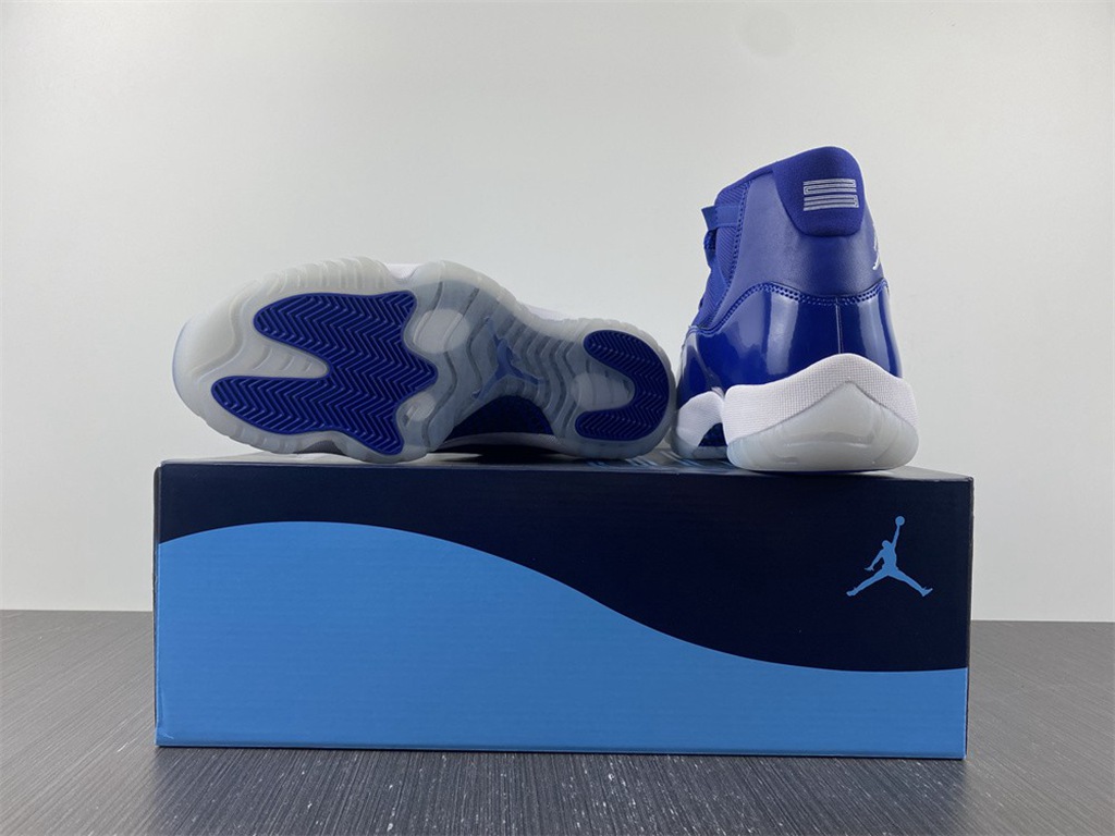 Air Jordan 11 378037-441